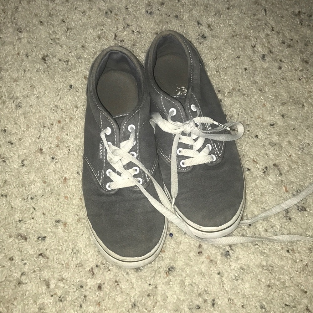 Gray low top vans!!